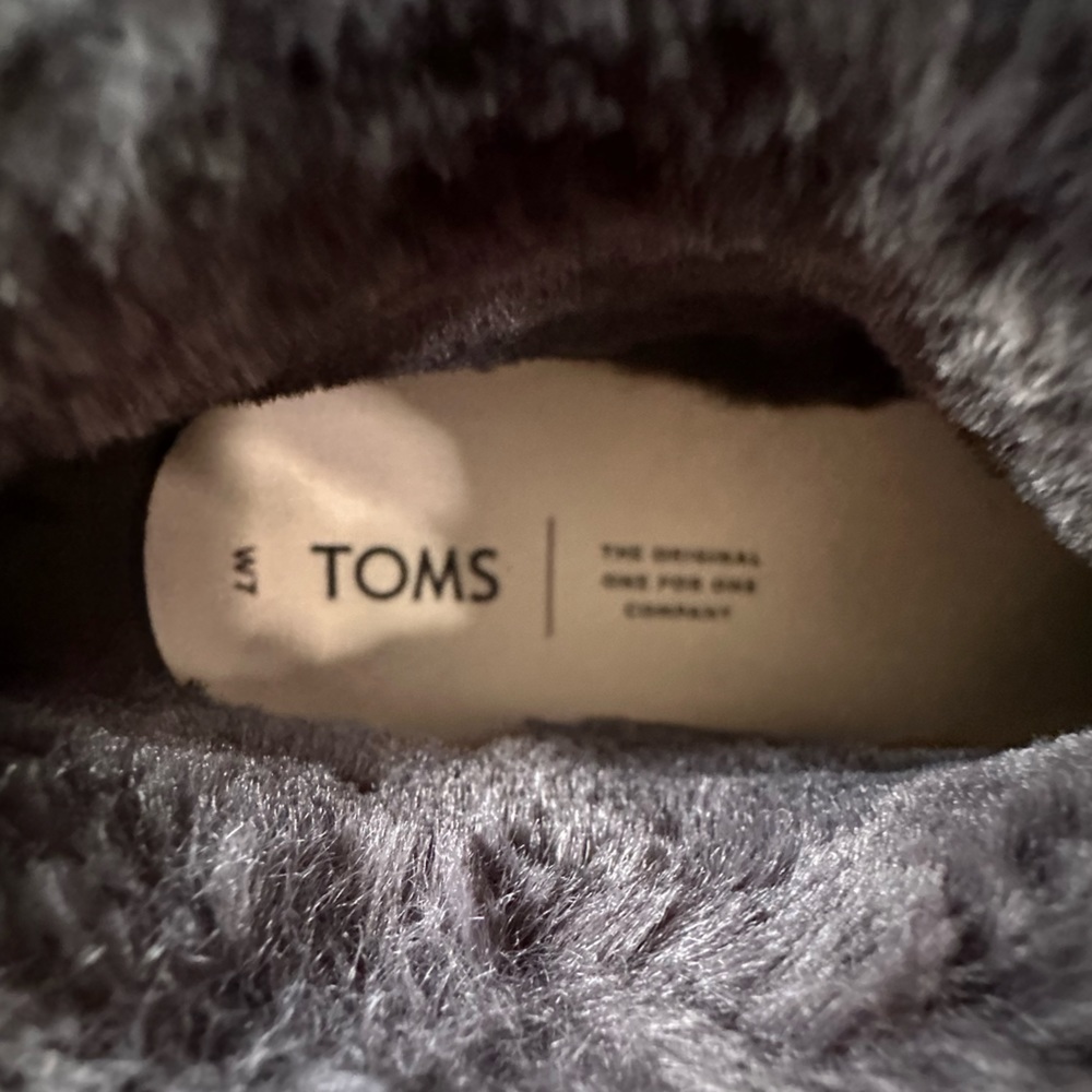 Tom’s NWOB Paxton Slip On Faux Fur Zippered Back size 7 Charcoal Gray Suede - Picture 8 of 12